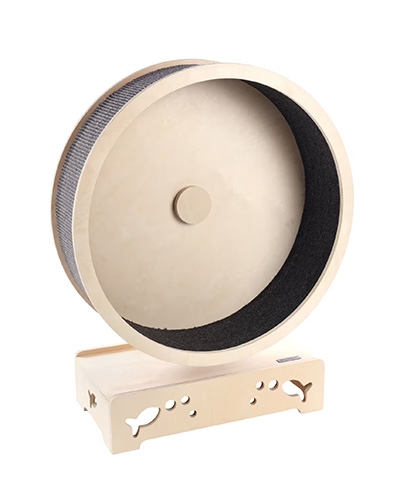 Roue d'exercice pour chat en bois et feutre sur socle décoratif.